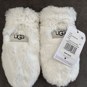 NWT Kids UGG Ivory Faux Fur Mittens